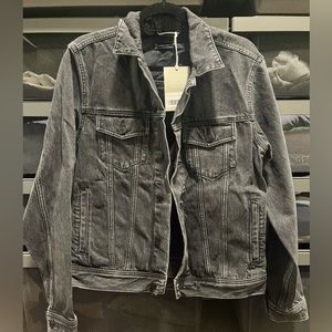 Men’s Everlane black denim jacket.